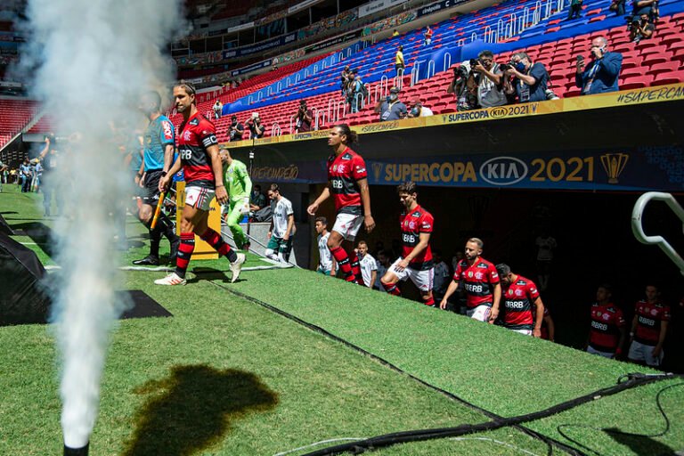 Flamengo recebe punição do STJD por confusão na Supercopa