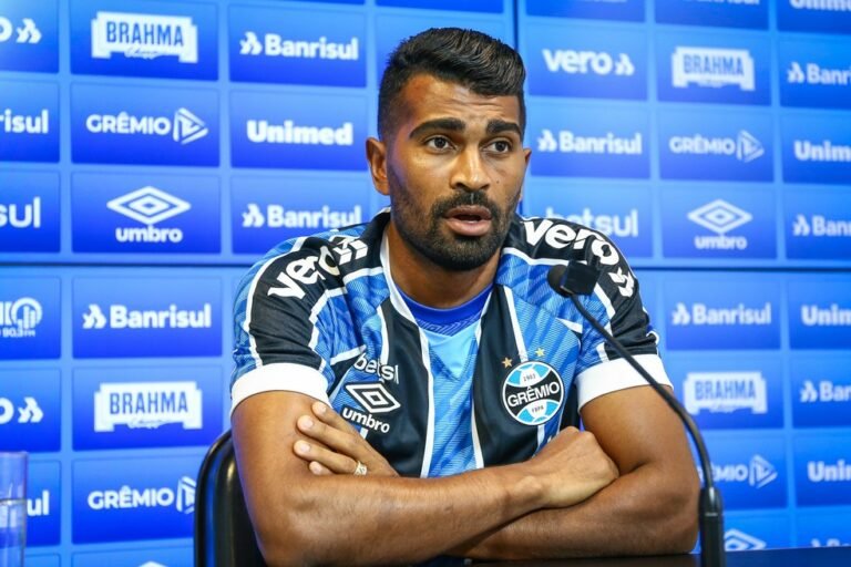 Grêmio divulga a lista de relacionados para o Gre-Nal