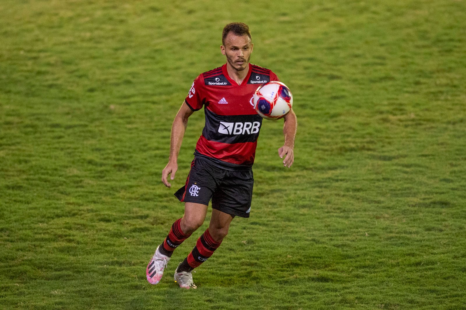 Fortaleza faz sondagem por Renê; Flamengo descarta negociá-lo