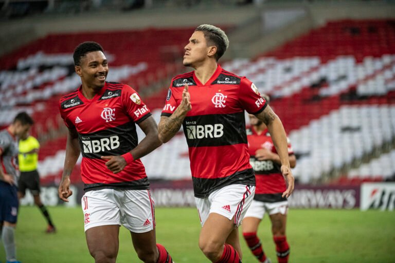 Pedro fala sobre reserva no Flamengo: “Eu trabalho para ser titular”