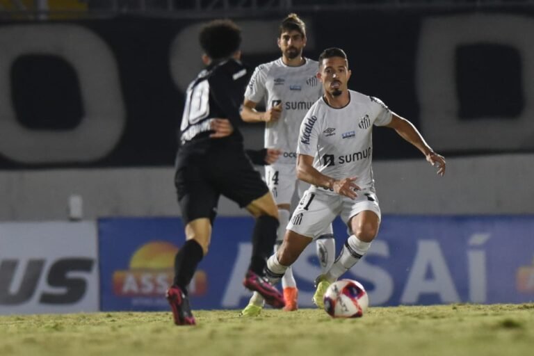 Para o jogo contra o The Strongest, Marcelo Fernandes pode ter mudanças no meio campo