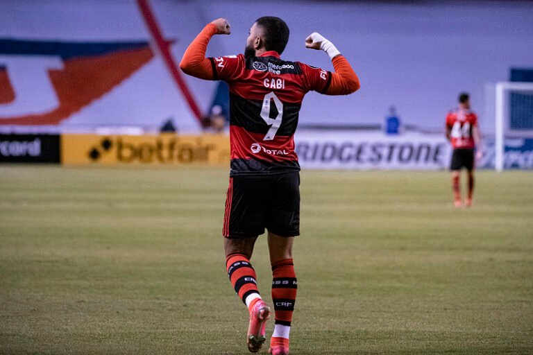 Parceria com o Mercado Livre impede que o Flamengo assine com outras 18 empresas; veja a lista