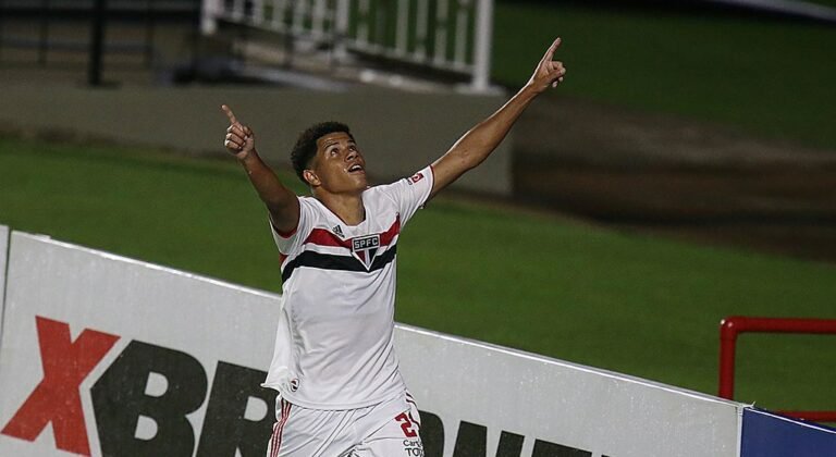São Paulo vence a Ferroviária no Morumbi e avança para as semifinais do Paulistão