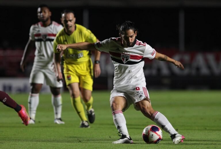 Benítez tem ótima atuação e diz: “Estou aqui para ajudar”