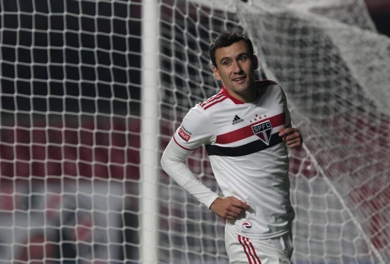 Diretor de futebol do São Paulo diz em qual setor o time precisa de reforços