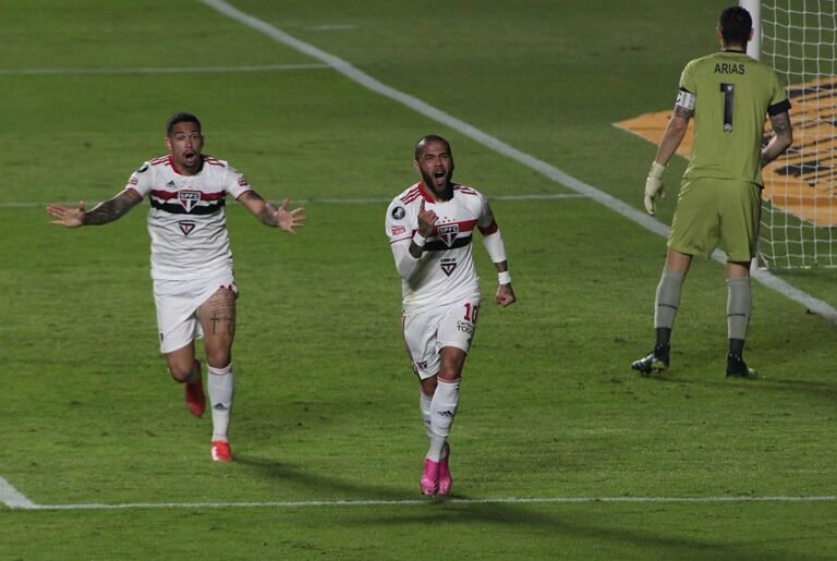 Crespo vê Luciano e Daniel Alves prontos para a final do Paulistão