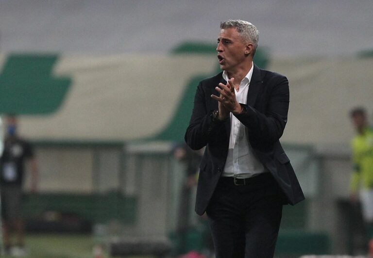 Crespo não critica calendário após lesões e conta com a volta de Luciano