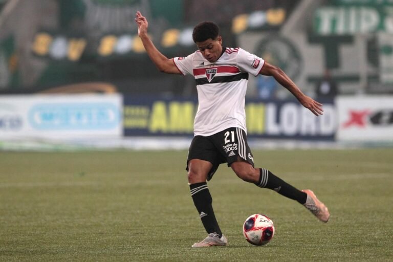 Gabriel Sara lamenta empate em final contra Palmeiras “nunca é bom”