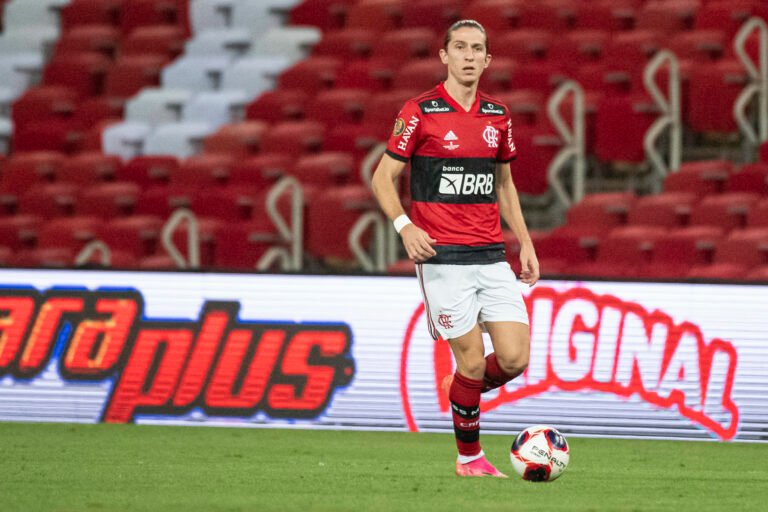 Filipe Luís recebe sondagens de fora do Brasil e Flamengo corre para renovar seu contrato