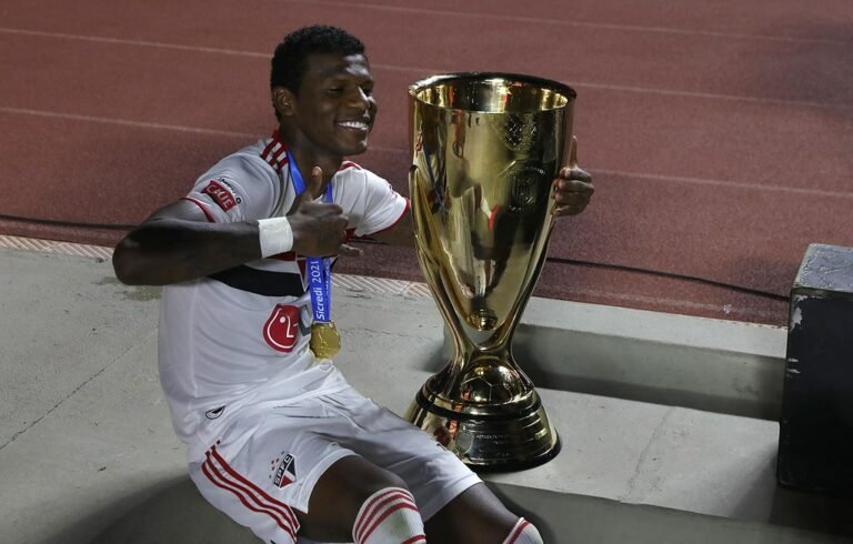 São Paulo negocia renovação de contrato de Arboleda