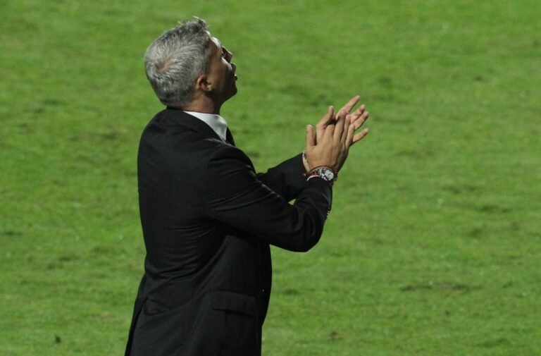 Com Crespo, São Paulo tem só uma derrota e um bom aproveitamento no Morumbi