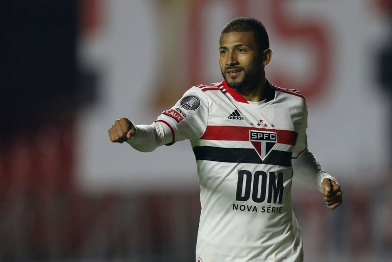 Crespo pede renovação de Rojas após boas atuações