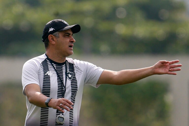 Escalação: Botafogo repete time da vitória contra o Vasco
