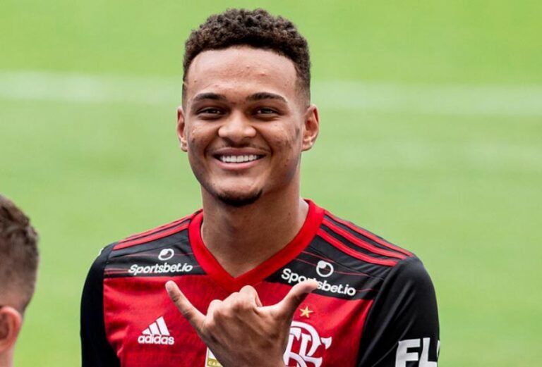 Flamengo se acerta com o Desportivo Brasil, mas acerto salarial trava venda de Rodrigo Muniz