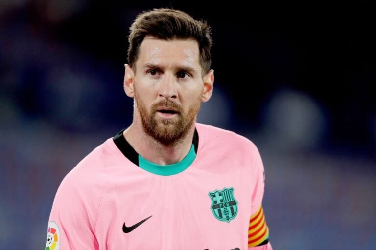 Barcelona quer empréstimo de 500 milhões de euros para renovar com Messi