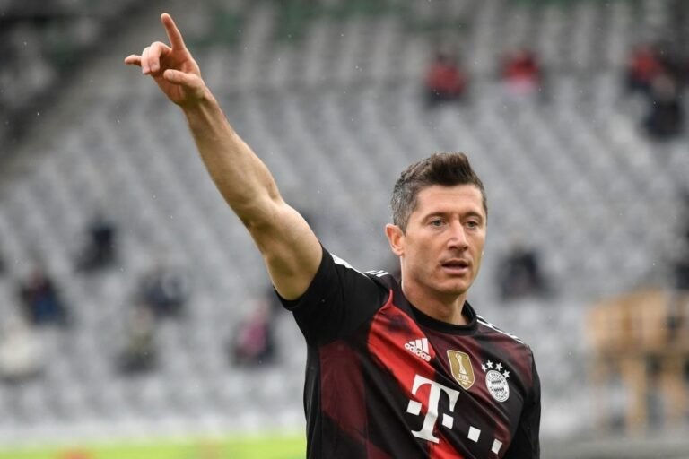 Lewandowski iguala recorde histórico de Gerd Muller na Bundesliga