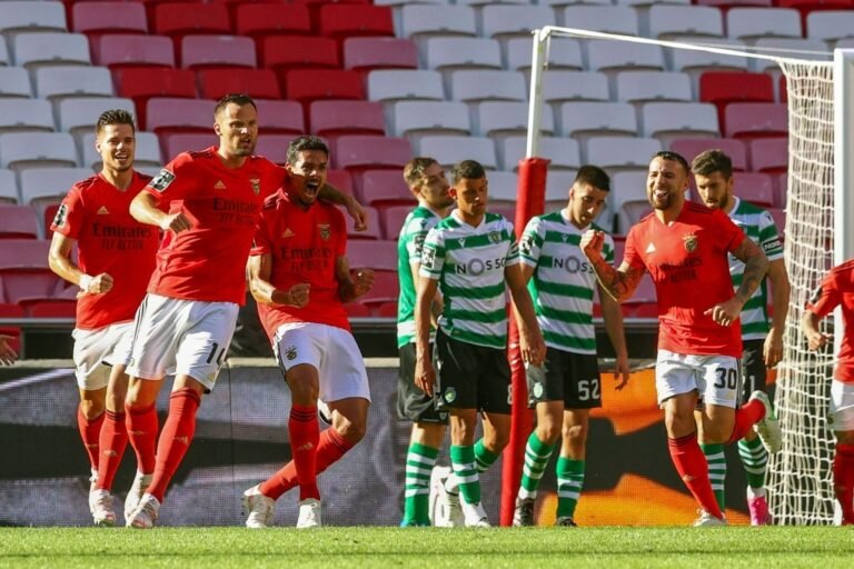 Em partida de sete gols, Benfica vence e tira a invencibilidade do campeão Sporting