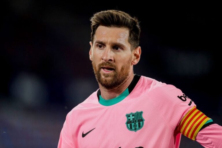 Barcelona oferece contrato de 10 anos para Messi