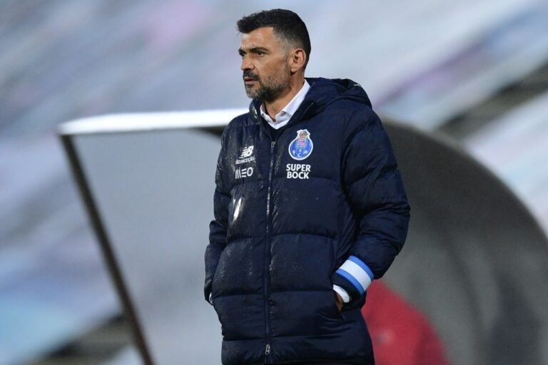 Presidente do Napoli nega contratação de Sérgio Conceição