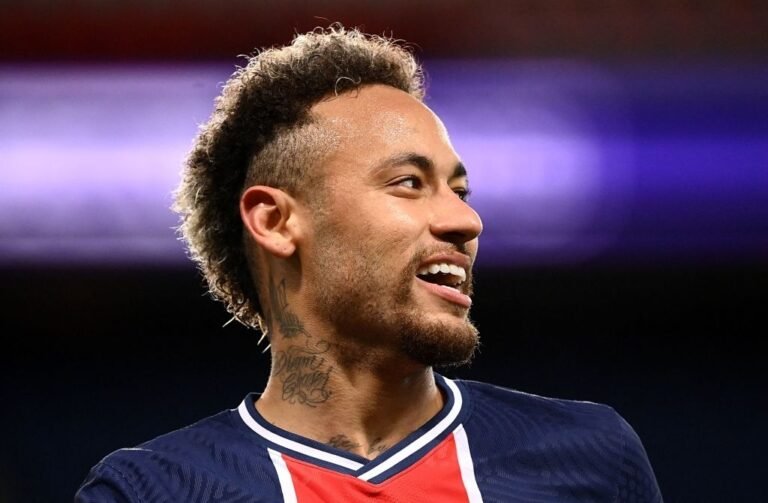 Neymar é o segundo jogador que mais deu canetas na temporada