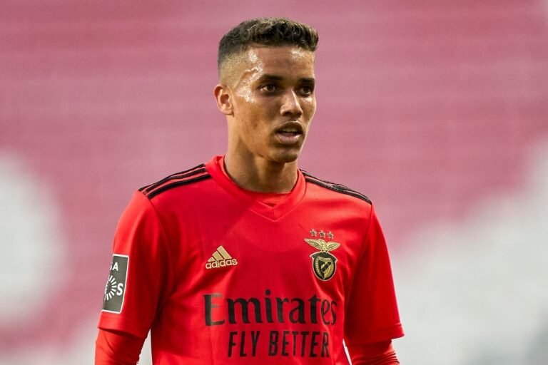 Pedrinho analisa proposta e pode estar de saída do Benfica