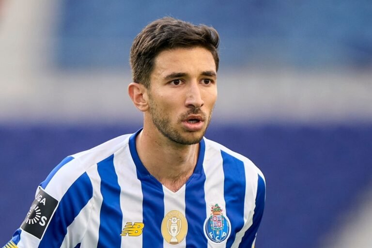 Liverpool baixa preço de Grujic e Porto está atento