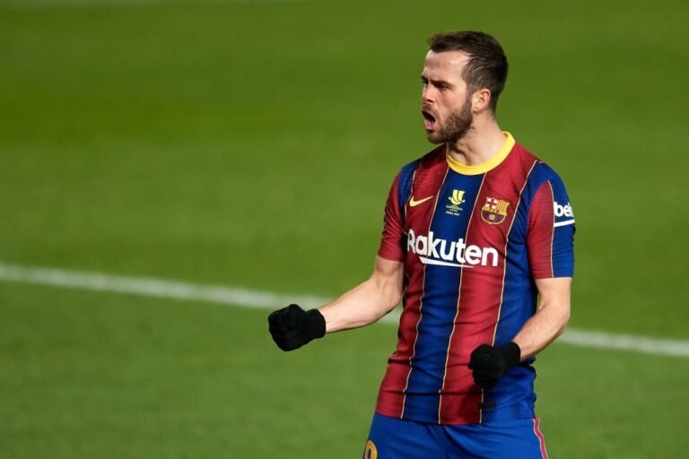Barcelona tem propostas e planeja vender Pjanic