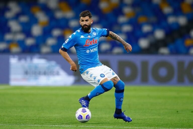 Benfica faz proposta por lateral do Napoli