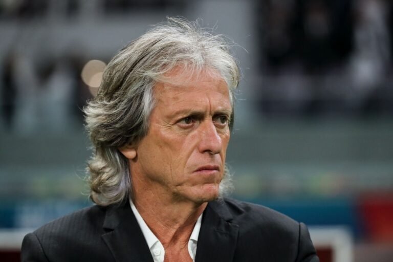 Flamengo cogita esperar fim do contrato de Jorge Jesus para contratá-lo