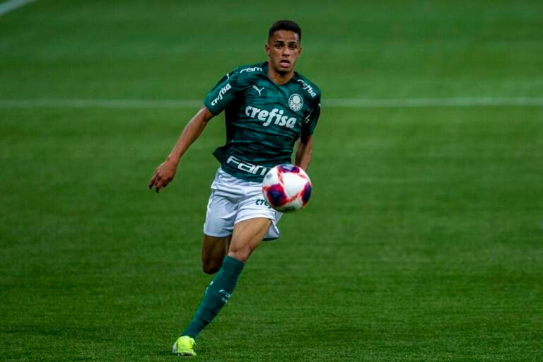 Grupo dono do Manchester City quer contratar joia do Palmeiras