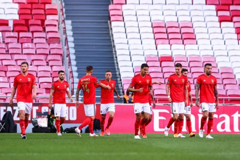 Benfica não descarta venda de nenhum jogador
