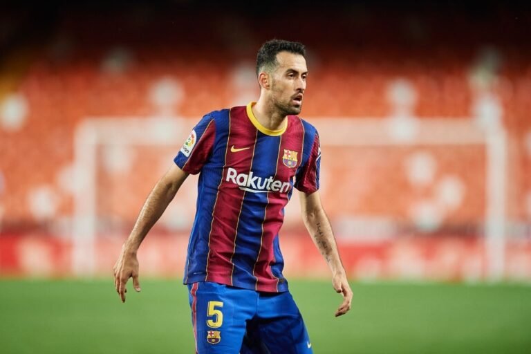 Com Busquets confirmado, Barcelona anuncia relacionados para partida contra o Levante