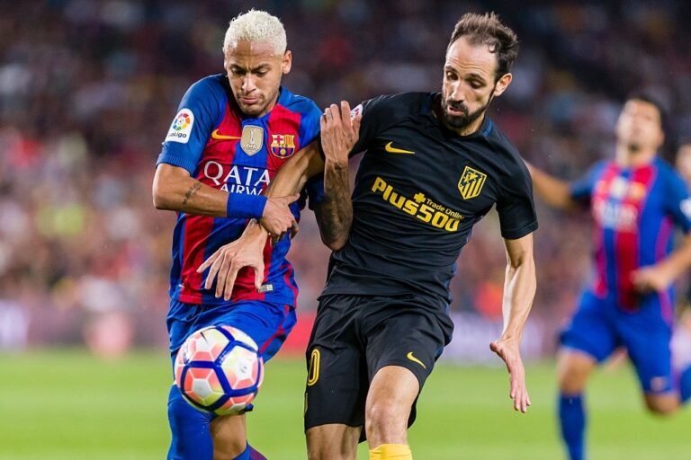 Juanfran diz que Neymar é “insuportável” em campo: “Ele era de provocar com e sem a bola”