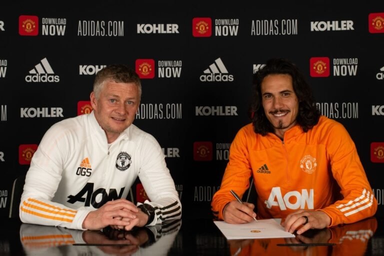 Oficial: Cavani renova com o Manchester United por mais uma temporada