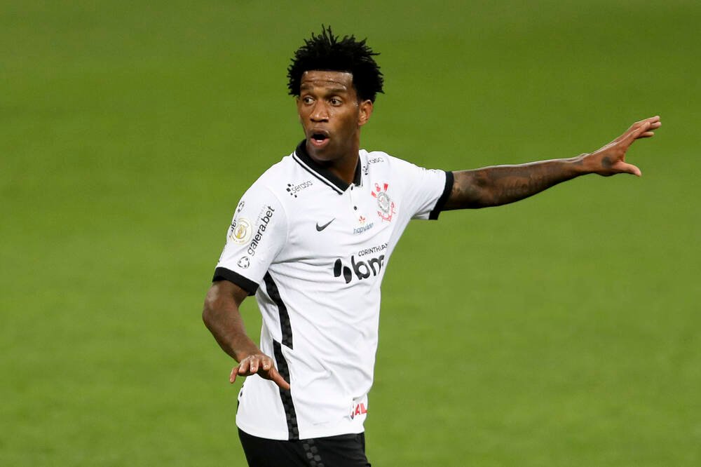 Flamengo faz proposta pelo zagueiro Gil, do Corinthians