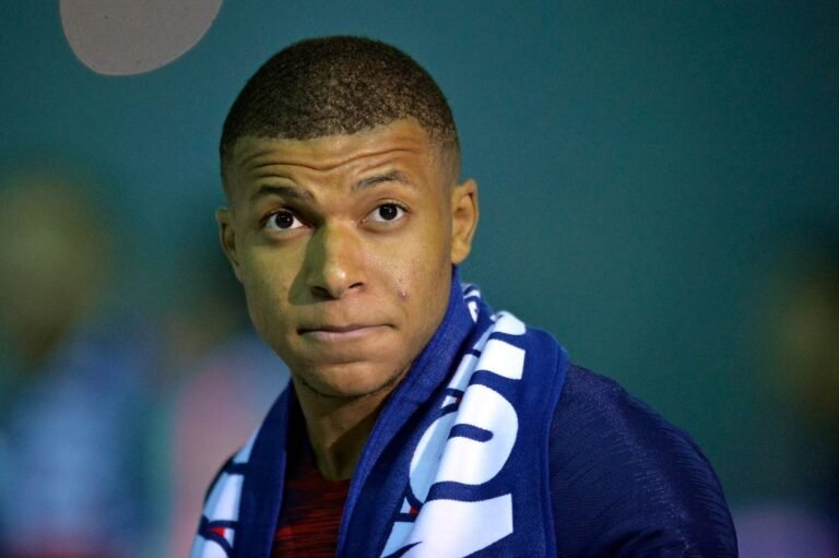 Kylian Mbappé faz duas exigências para renovar com o PSG