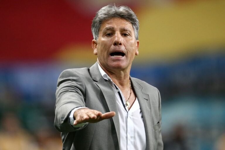 Salário pedido por Renato ao Corinthians supera o dobro que Mancini ganhava