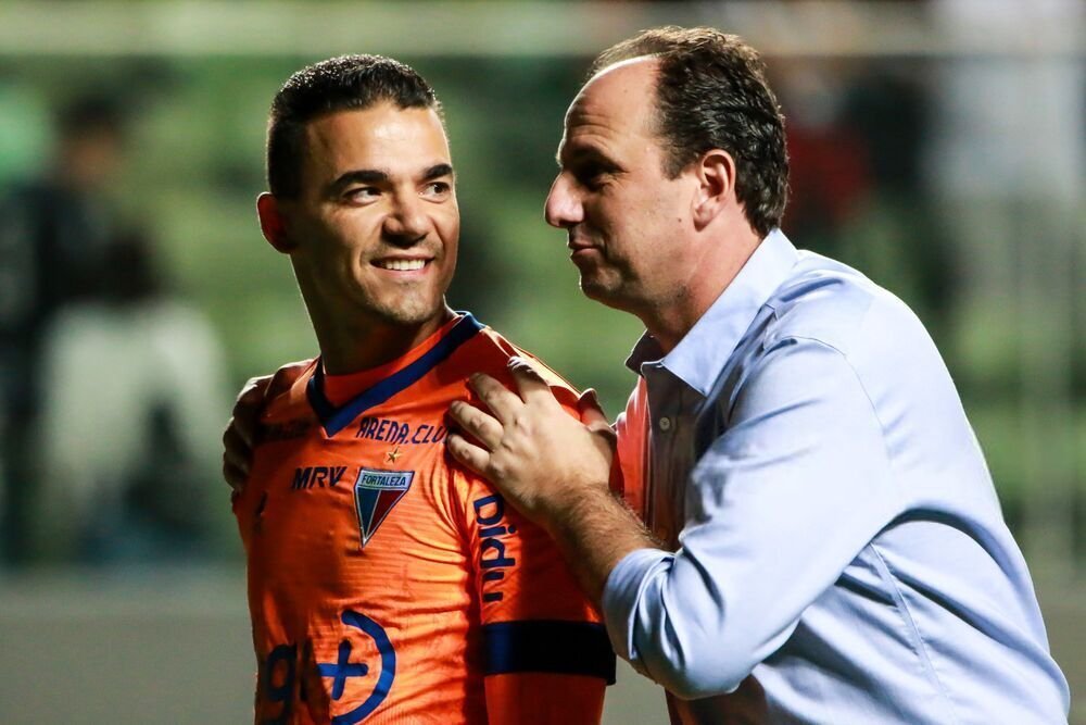 Rogério Ceni indica a contratação de goleiro do Fortaleza ao Flamengo