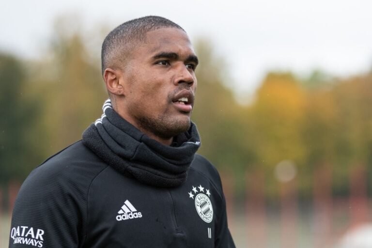 Douglas Costa entra em contato, é atendido por Jean Pyerre e jogará com a 10 no Grêmio