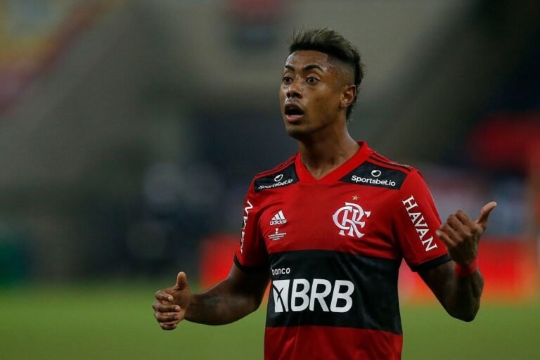 Bruno Henrique entra na mira de time comandado por Mano Menezes