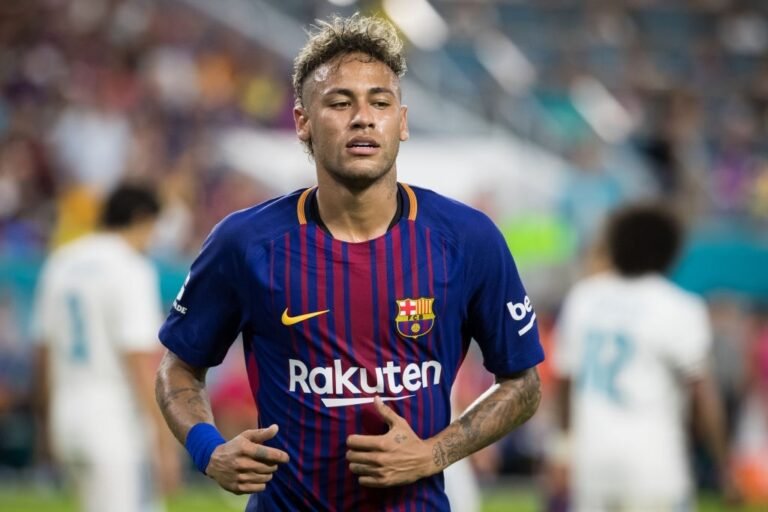 Neymar e Barcelona buscam acordo judicial para selar paz