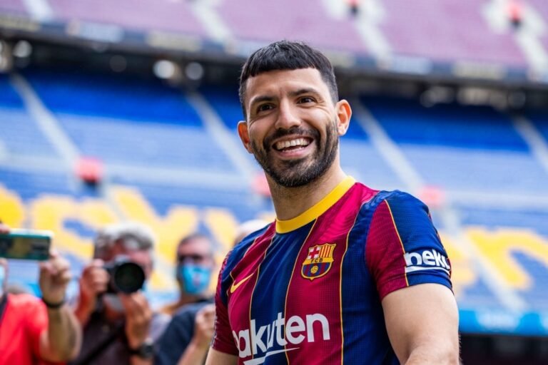 Oficial: Barcelona apresenta Sergio Aguero no Camp Nou