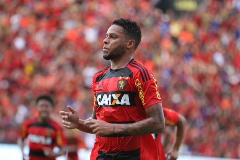 Sport anuncia volta de atacante André
