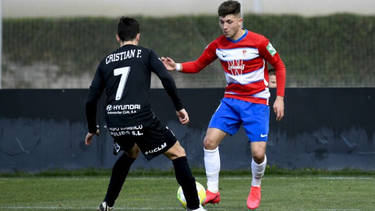Barcelona negocia a contratação de jovem destaque do Granada