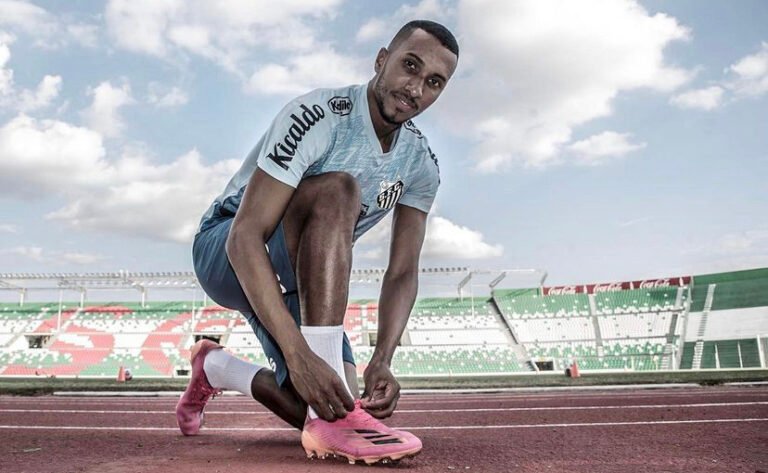 Negociações avançam, e Santos encaminha renovação de Lucas Braga