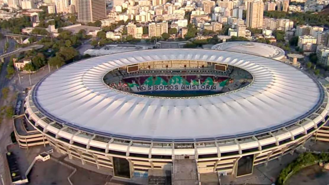 Torcida do Fluminense monta novo mosaico no Maracanã para o jogo contra o Junior Barranquilla