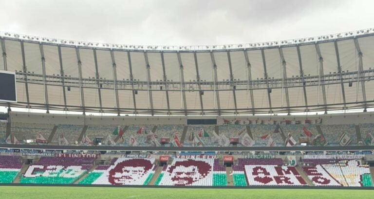 Torcida do Fluminense prepara mosaico de ídolos na final do Campeonato Carioca