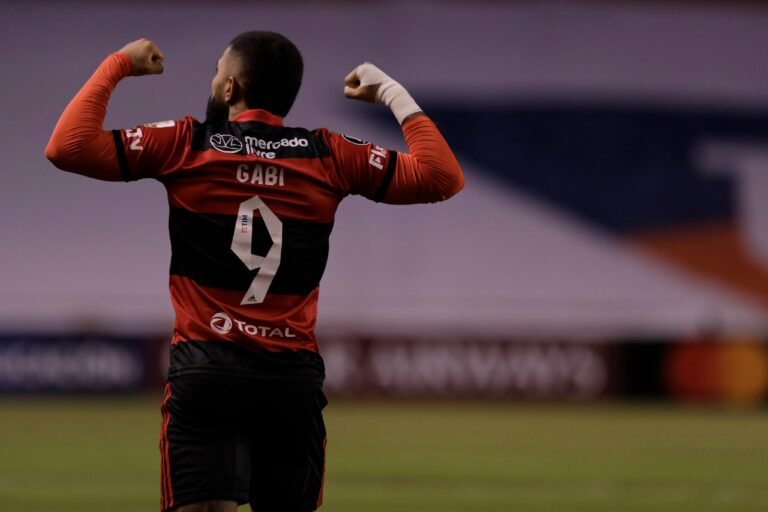 Gabigol iguala Zico como maior artilheiro do Flamengo na Libertadores