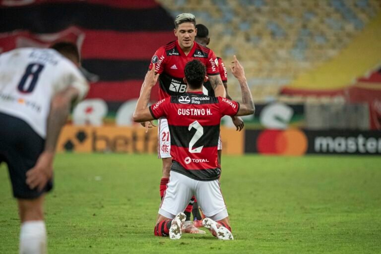 Com a classificação confirmada às oitavas, Flamengo quebra tabu na Libertadores