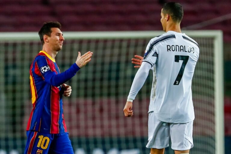 Lionel Messi se junta a Cristiano Ronaldo e leiloa camisa para ajudar no tratamento de criança